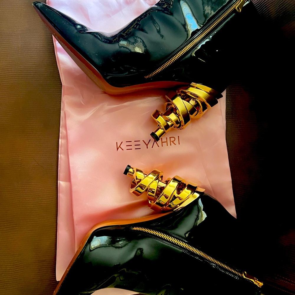 Check out these super cute and comfortable booties by Keeyahri! A must have!